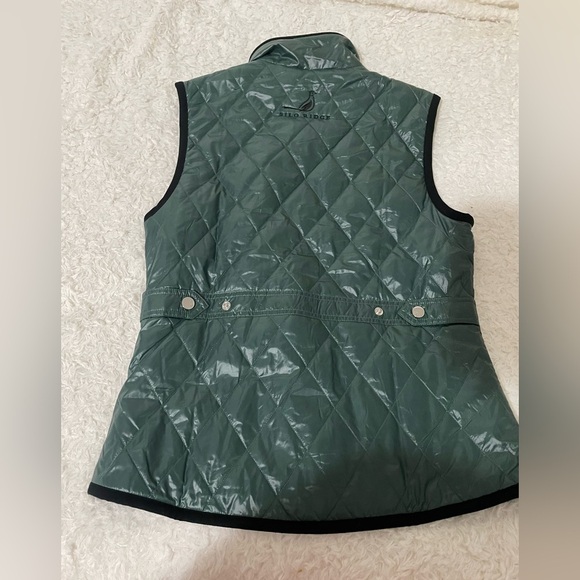Silo ridge Green Quilted Vest by - Picture 2 of 15